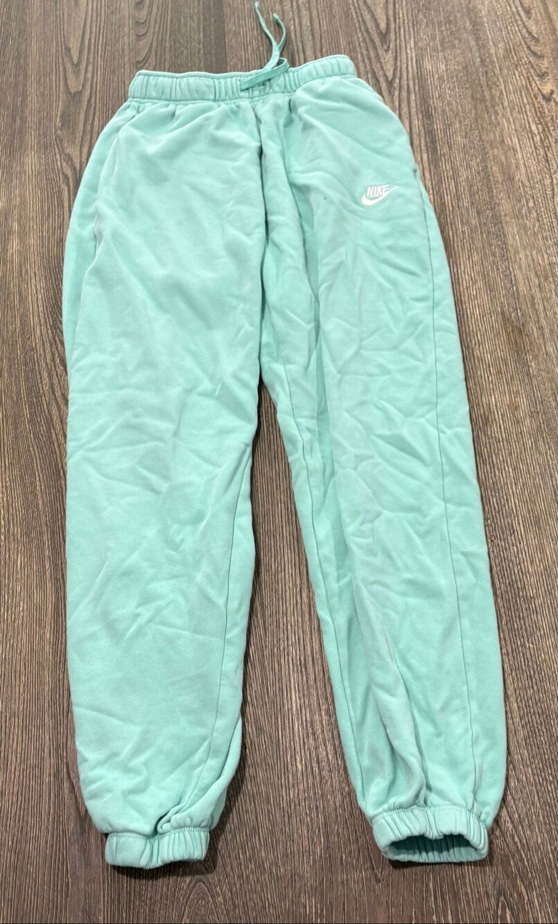 Nike Women's Sportswear Club Fleece Mid-Rise Oversized Sweatpants Mint Green XS